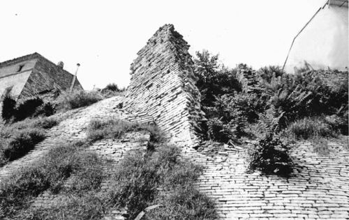 resti antiche mura castellane