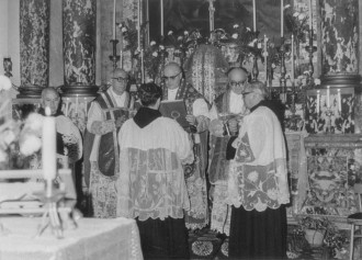 Messa celebrata dal Vescovo di Fermo Mons. Cleto Bellucci. Chiesa di San Tommaso Apostolo. Foto Bruno Grandinetti.