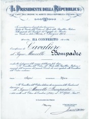 Conferimento a Marcello Bompadre dell'onoreficenza di Cavaliere al merito della Repubblica Italiana. Prop. Eugenio Borroni.