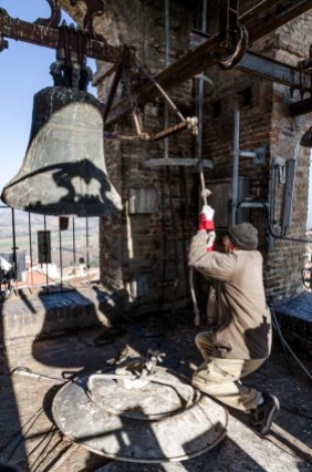 Le campane della Torre Civica di Potenza Picena. Foto di Sergio Ceccotti.