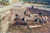 Pulizia fonte di Galiziano nel 1994 da parte dei ragazzi del Centro Sociale MillePiani di Potenza Picena. Foto di Riccardo Pastocchi.
